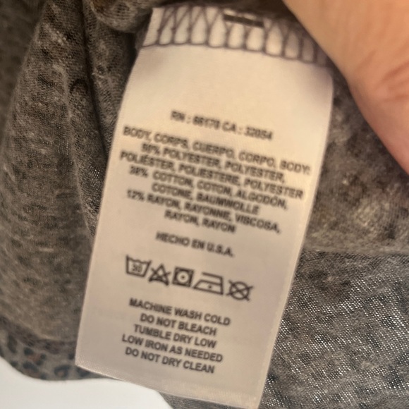 T.La Leopard Print Tee with Ruffle Sleeves,‎ Size M - Picture 4 of 5